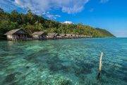 Tauchreise Indonesien | Papua Explorers Dive Resort | Traditionelle Stelzenhäuser in Raja Ampatin Raja Ampat