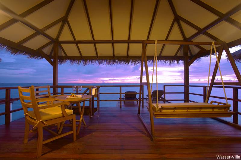 Tauchreise Nord-Nilande-Atoll/Malediven | Tauchhotel Filitheyo Island Resort | Relaxplattform Wasser-Villa