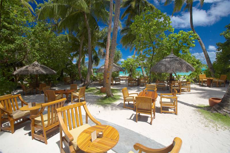 Tauchreise Nord-Nilande-Atoll/Malediven |  Tauchhotel Filitheyo Island Resort | Großzügiger Dinner-Strandbereich