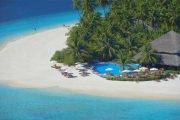 Tauchreise Nord-Nilande-Atoll/Malediven |  Hotel Filitheyo Island Resort | Weißer Strand mit Pool
