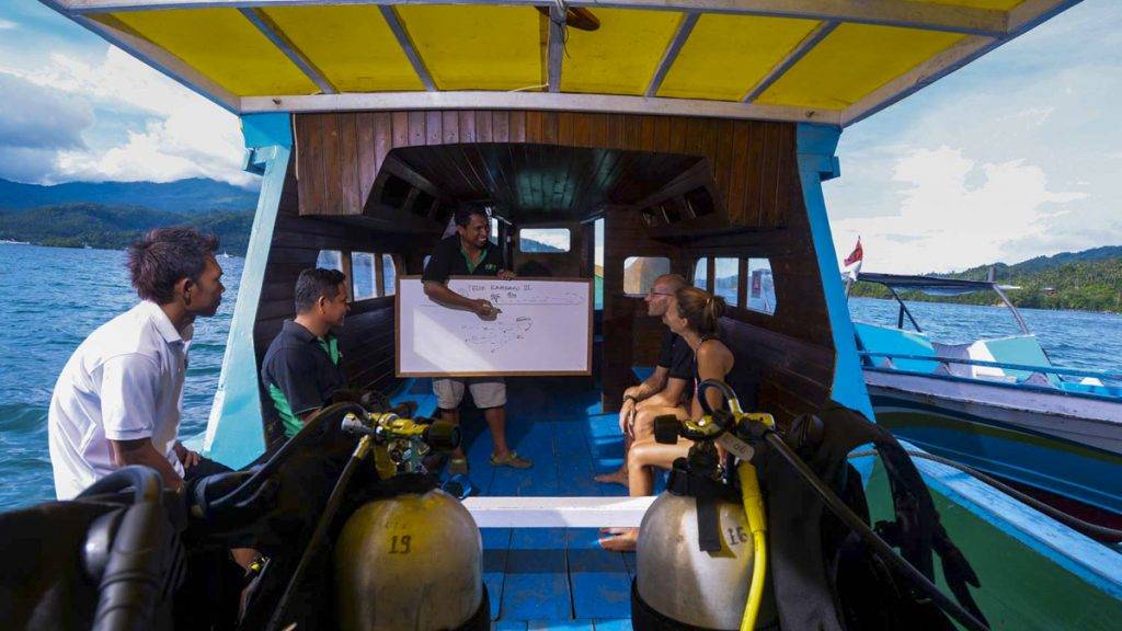 Sulawesi | Bastianos Froggies Lembeh | Tauchboot