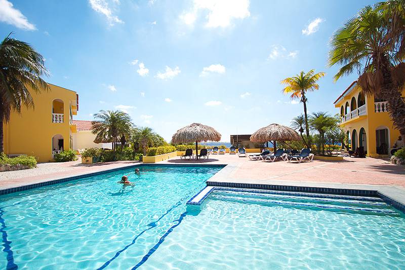Tauchreise Karibik | Buddy Dive Resort Bonaire | Hotelpool