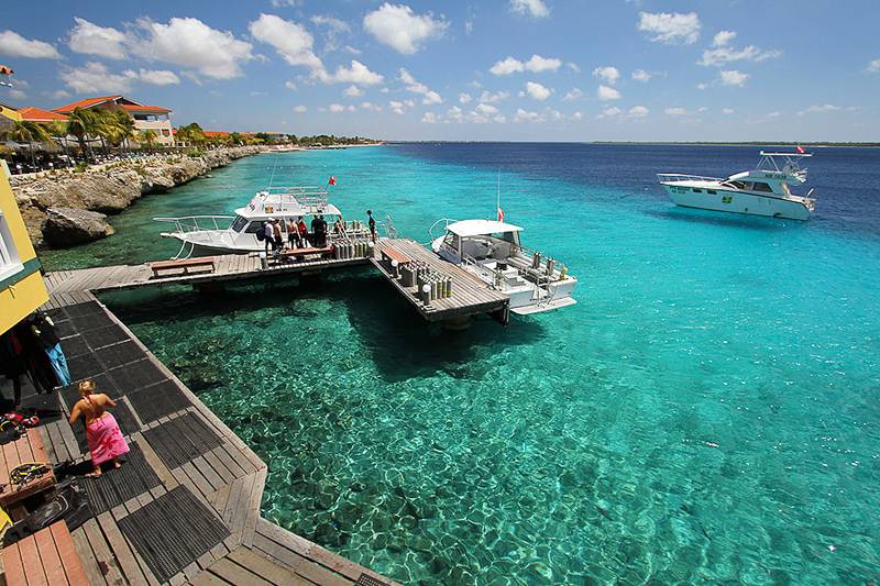 Tauchreise Karibik | Buddy Dive Resort Bonaire | Tauchplattform und Tauchbasis
