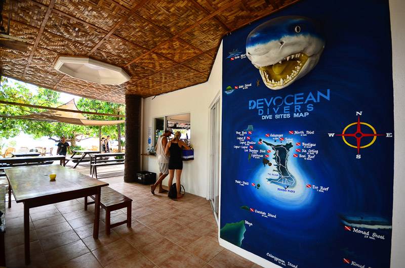 Tauchreise Philippinen (Malapascua Island) | Hippocampus Beach Resort | Eingang Tauchbasis Devocean Divers