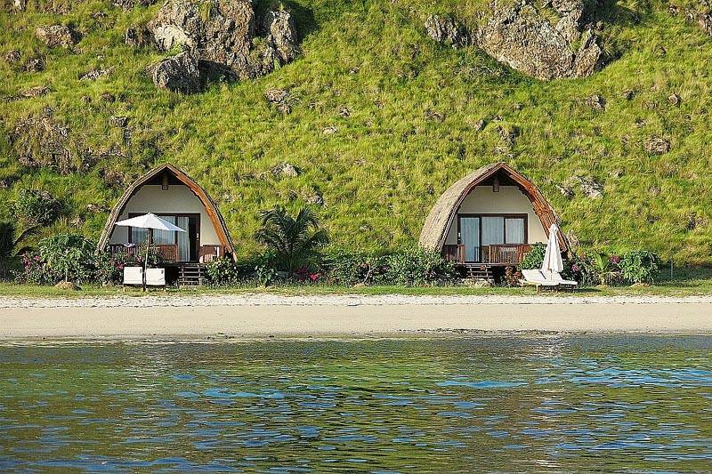 Tauchreisen Indonesien | Hotel Komodo Resort & Diving Club | Strandbungalows