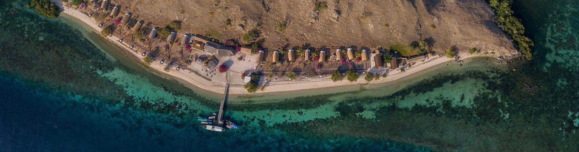 Tauchreisen Indonesien | Hotel Komodo Resort & Diving Club | Lage von oben