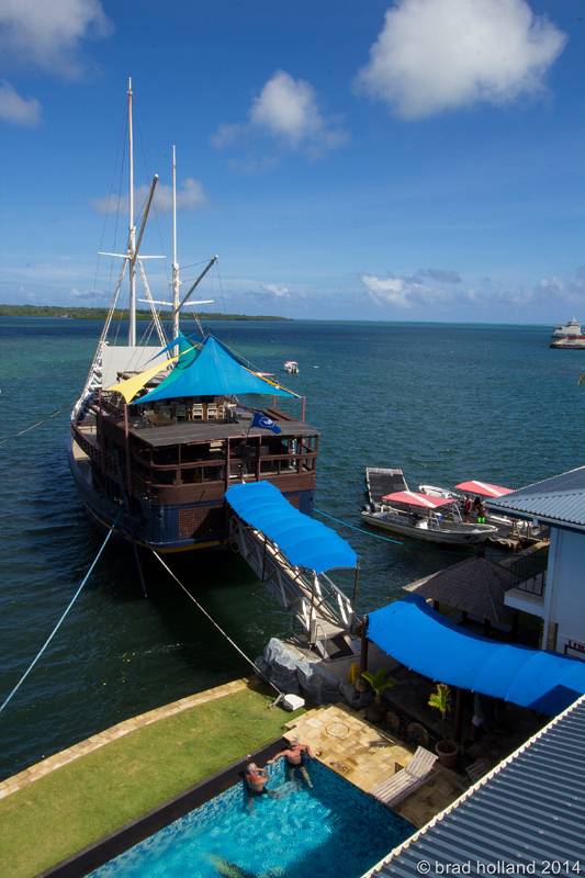 Tauchreise Wanyan Beach (Mikronesien) | Manta Ray Bay Resort & Yap Divers | Tauchboot