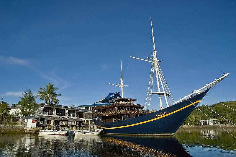 Tauchreise Wanyan Beach (Mikronesien) | Manta Ray Bay Resort & Yap Divers | Tauchschiff