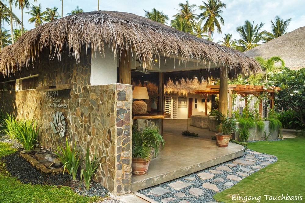 Tauchreise Negros Oriental (Philippinen) | Salaya Beach Houses | Eingang Tauchbasis