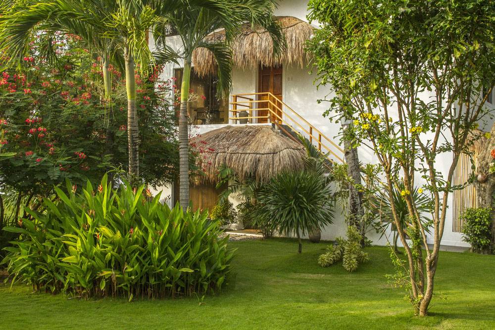 Tauchreise Negros Oriental (Philippinen) | Salaya Beach Houses | Cottage im tropischen Garten