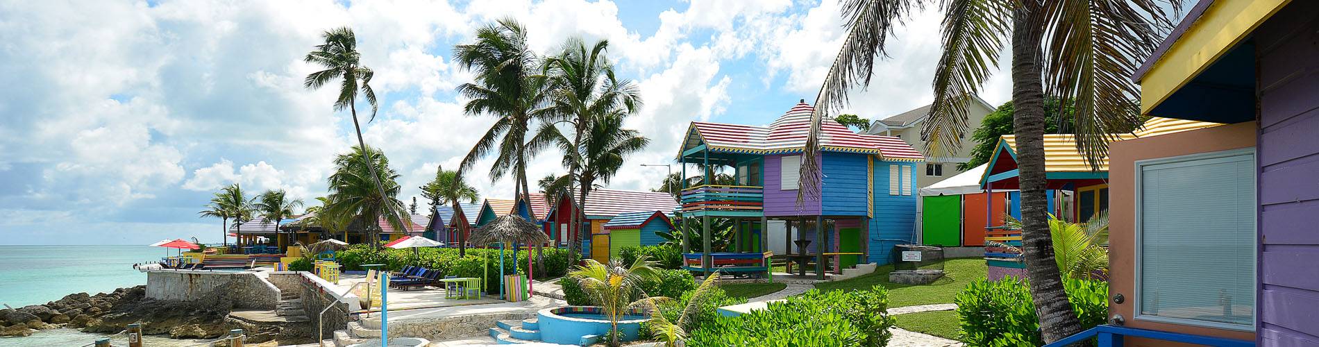 Tauchreise Bahamas | Compass Point Beach Resort | Bunte Bungalows