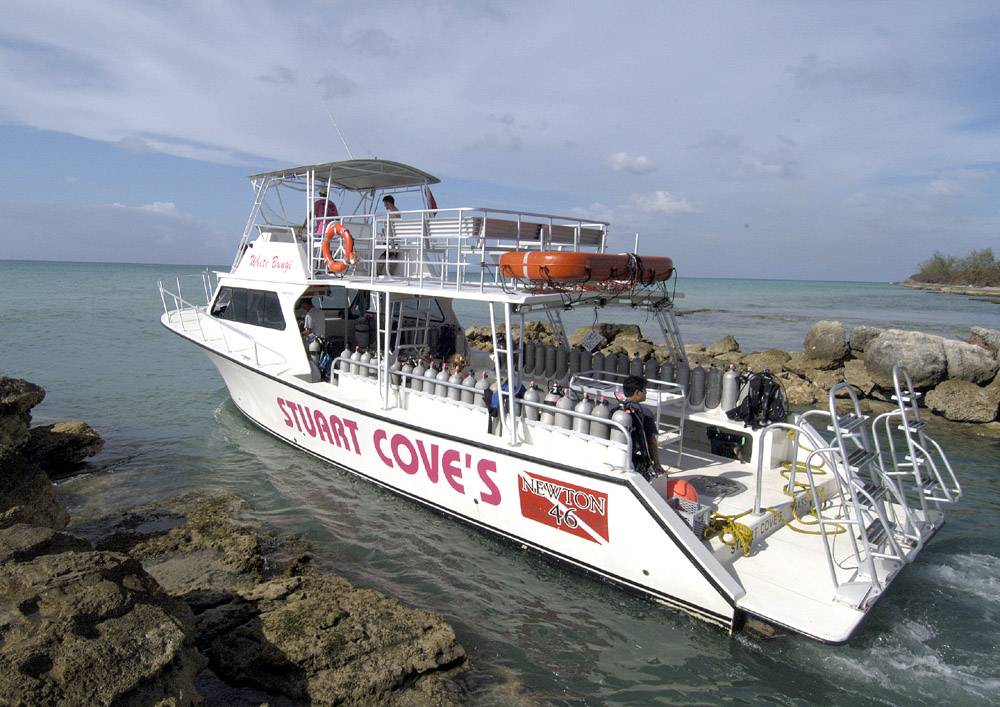 Tauchreise Bahamas | Stuart Cove's Dive Tauchcenter | Tauchboot