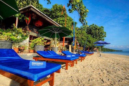 Tauchreise Indonesien (Sulawesi) | Bastianos Bunaken Dive Resort | Strandliegen