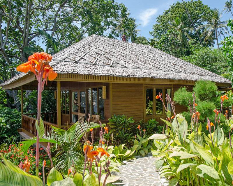 Tauchreise Sulawesi (Indonesien) | Bunaken Oasis Dive Resort and Spa | Holzpavillon