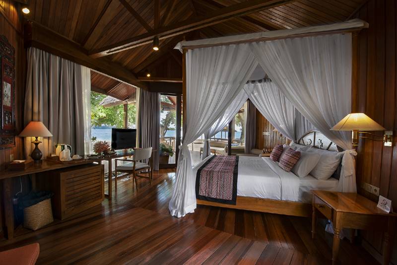 Tauchreise Sulawesi (Indonesien) | Gangga Island Resort & Spa | Pavillons mit Balkon & Glasfront