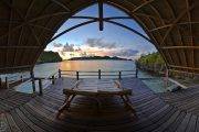Tauchreise Raja Ampat (Indonesien) | Misool Eco Resort | Blick vom Wasserpavillon