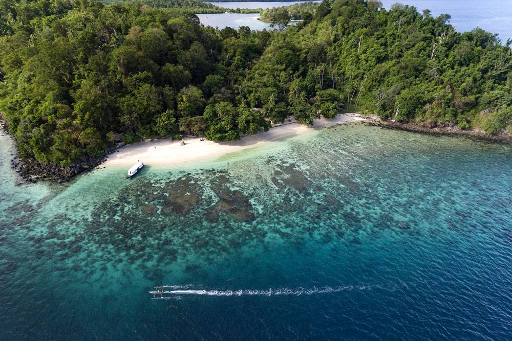 Tauchreise Sulawesi (Indonesien] | Murex Dive Resort Bangka | Weißer Strand und blaue Lagunen