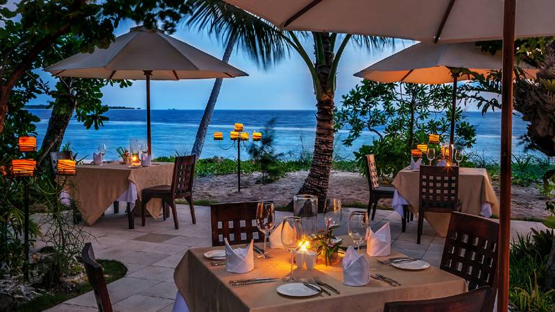Tauchreise Bali | Hotel Wakatobi Dive Resort | Restaurant am Meer