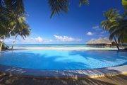 Tauchreise Malediven | Medhufushi Island Resort | Pool am Strand