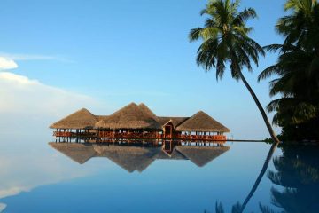 Tauchreise Malediven | Medhufushi Island Resort | Wasserrestaurant
