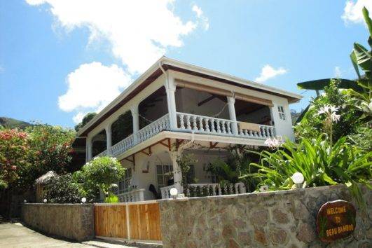 Tauchreise Seychellen (Mahé ) | Fantail und Bamboo Apartments | Beau Bamboo Eingang