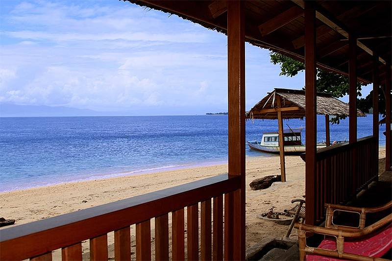 Tauchreisen Sulawesi (Indonesien) | Onong Tauchresort (Celebes Divers Tauchbasis) | Strandpavillons