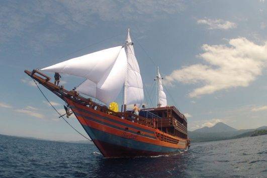 Tauchsafari Indonesien | KLM Sunshine Tauchschiff