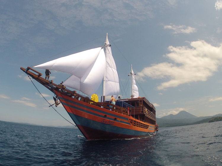 Tauchsafari Indonesien | KLM Sunshine Tauchschiff