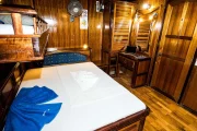 Tauchsafari Malediven | Eco Blue Tauchschiff | Edelholz-Luxuskabine