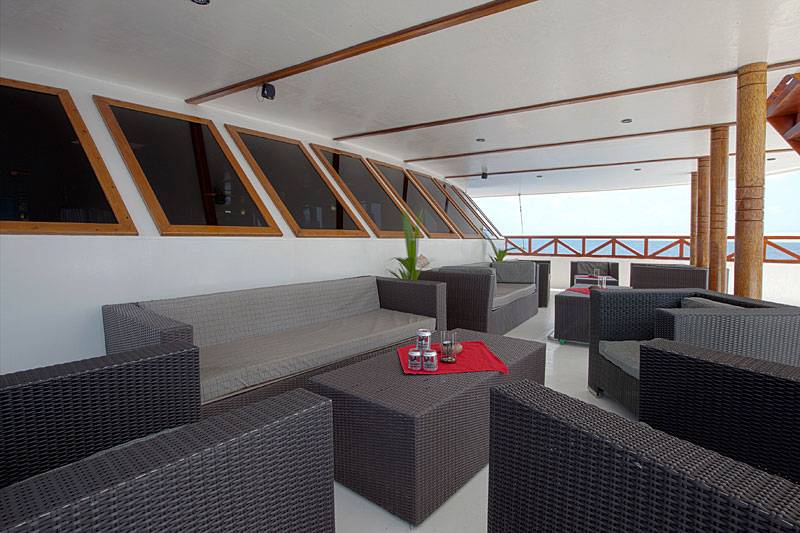 Tauchsafari Malediven | Nautilus Two Tauchschiff | Chillout-Deck