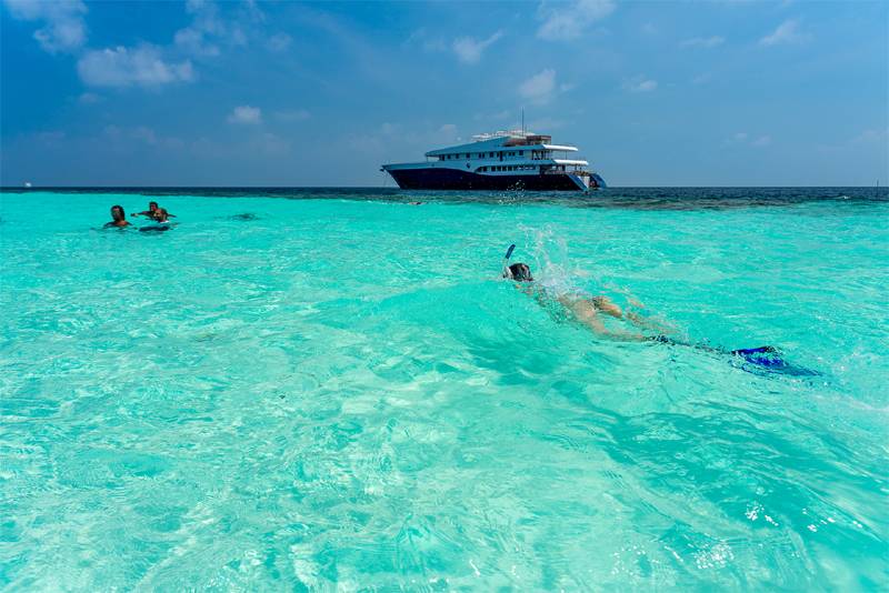 Tauchsafari Malediven | Scubaspa Ying Tauchschiff | Türkisblaues Wasser