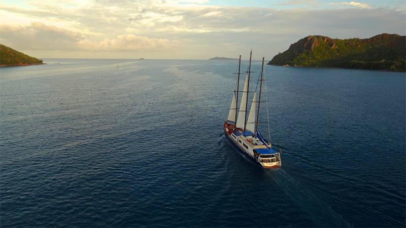 Tauchsafari Seychellen | Sea Star Tauchschiff | Segelboot
