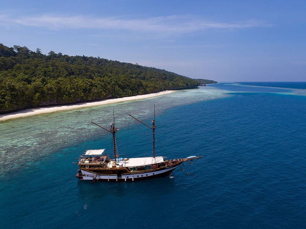 Tauchsafari Indonesien | Wellenreng Tauchschiff