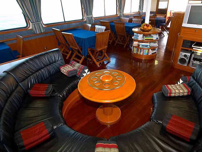 Tauchsafari Indonesien | Mermaid 1 Tauchschiff | Lounge
