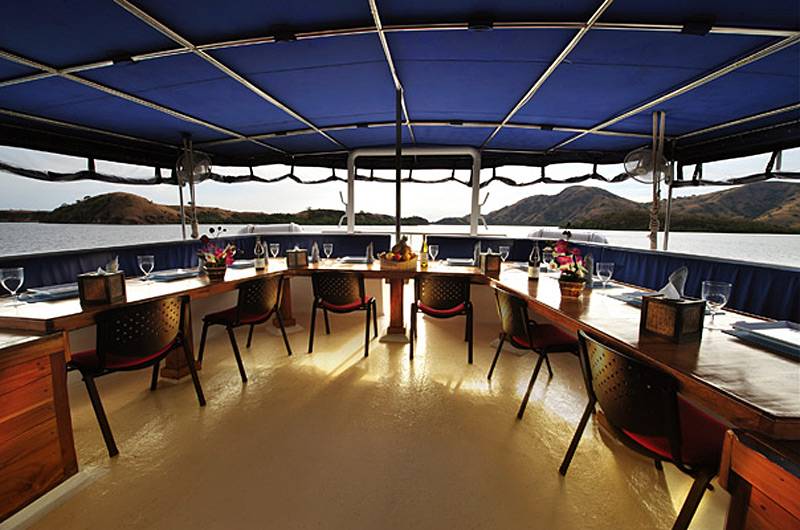 Tauchsafari Philippinen | Philippine Siren Tauchschiff | Dinner an Deck