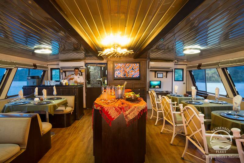 Tauchsafari Thailand | Thailand Aggressor Tauchschiff | Restaurant