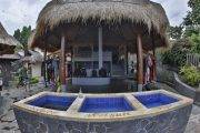Tauchreise Bali (Indonesien) | Alam Batu Beach Bungalow Resort | Eingang Tauchshop