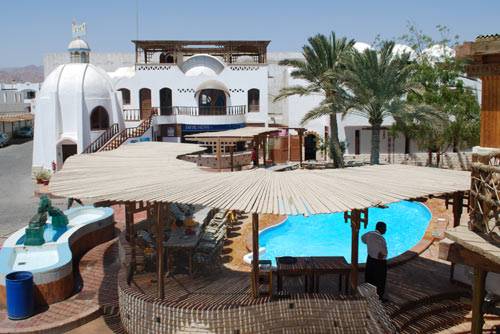 Tauchreise Rotes Meer (Sinai) | InMo Divers Home Dahab | Hotelpool