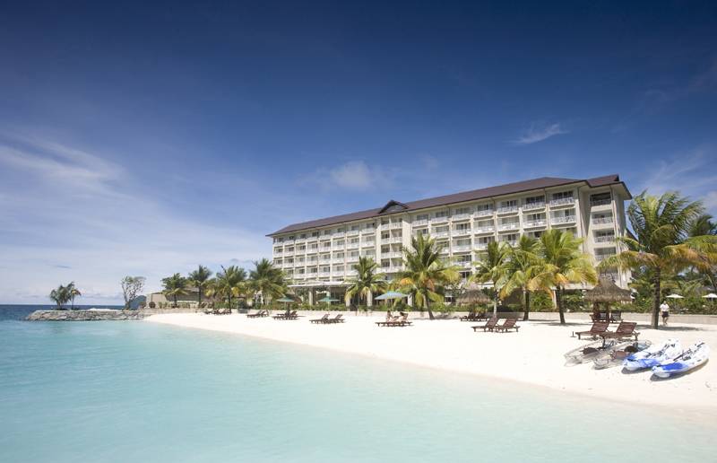 Tauchreise Palau | Palau Royal Resort | Hotelgebäude & Strand
