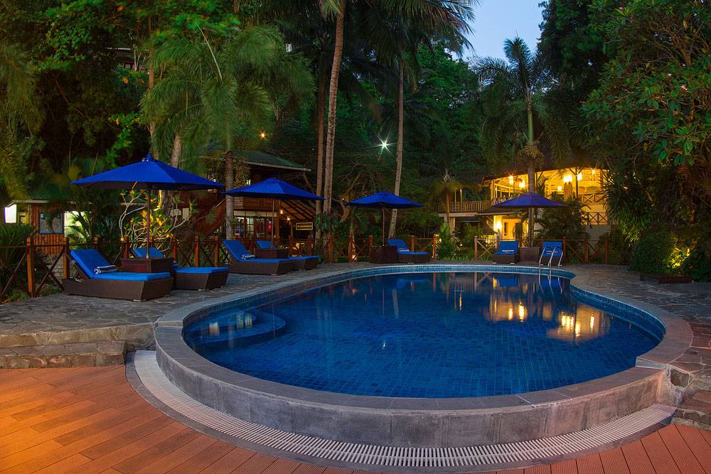 Tauchreise Indonesien (Lembeh) | Lembeh Resort Dive Resort & Spa | Tropischer Pool