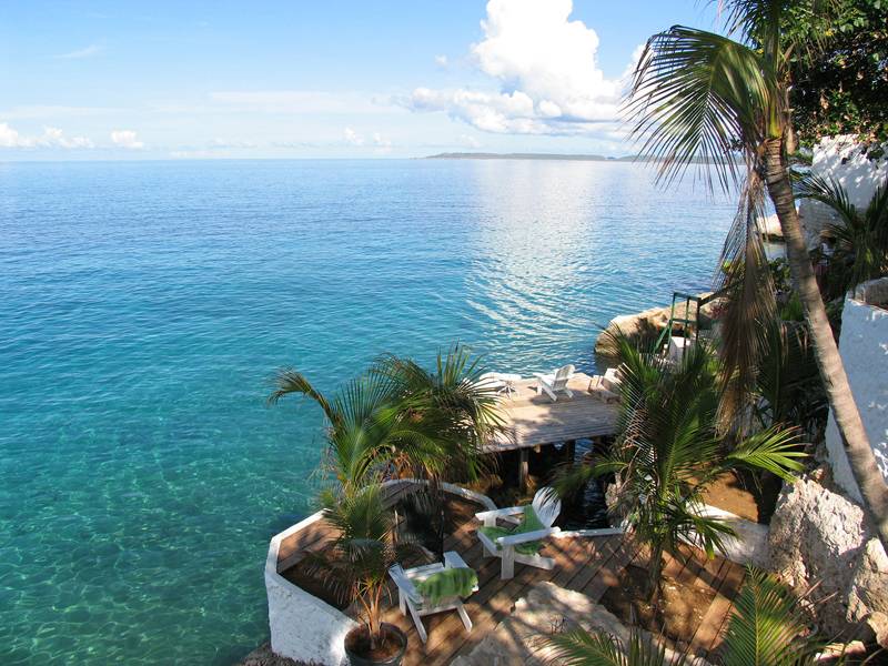 Tauchreise Curaçao | Sun Reef Village on Sea | Terrasse über Wasser
