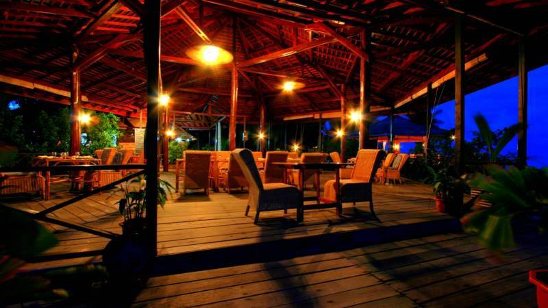 Tauchreise Indonesien/Maratua | Nabucco Island Resort | Bar- und Hangoutbereich