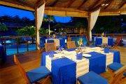 Tauchreise Indonesien (Sulawesi) | Siladen Resort & Spa | Poolbereich mit Restaurant