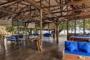 Tauchreise Indonesien (Sulawesi)  | Siladen Resort & Spa | Restaurant mit typisch halboffener Palmdachkonstruktion