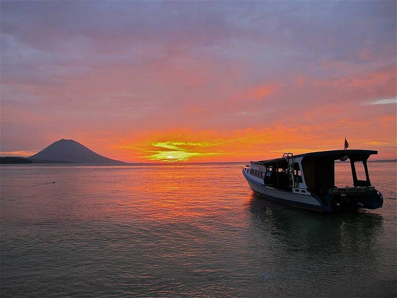 Tauchreise Indonesien (Sulawesi)  | Siladen Resort & Spa | Tauchboot Siladen 12