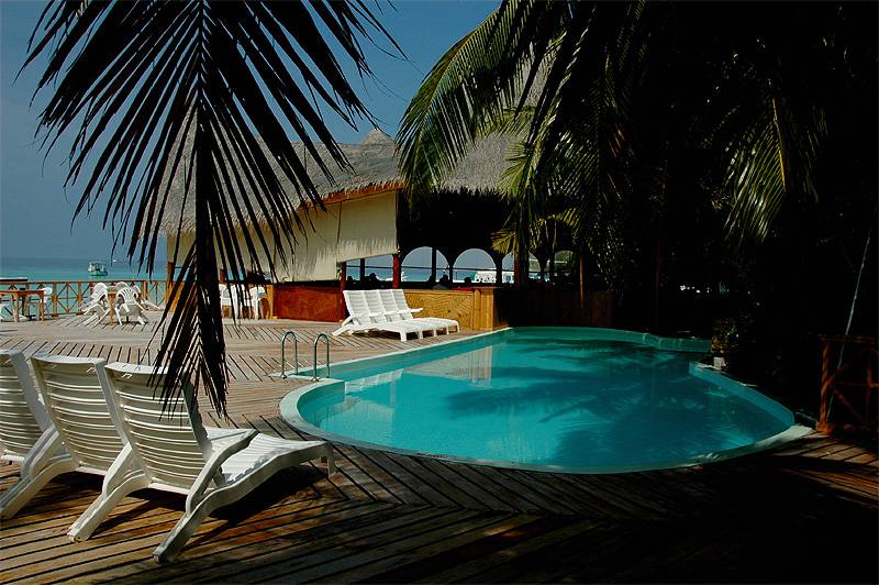 Tauchreise Malediven | SUB AQUA Dive Center Maldives Thulhagiri: Resort & Spa | Hotelpool