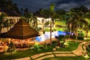 Tauchreise Philippinen (Negros Oriental) | Vida Homes Condo Resort | Außenpool bei Nacht
