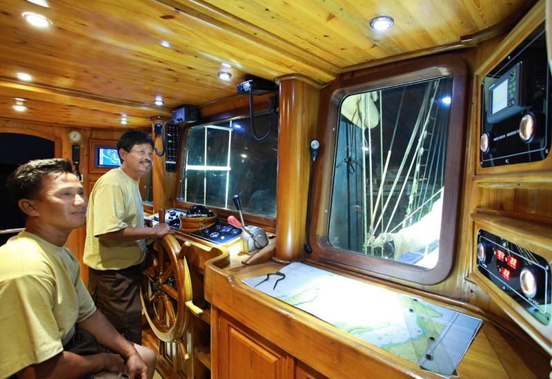 Tauchsafari Indonesien | Adelaar Tauchschiff | Kapitän