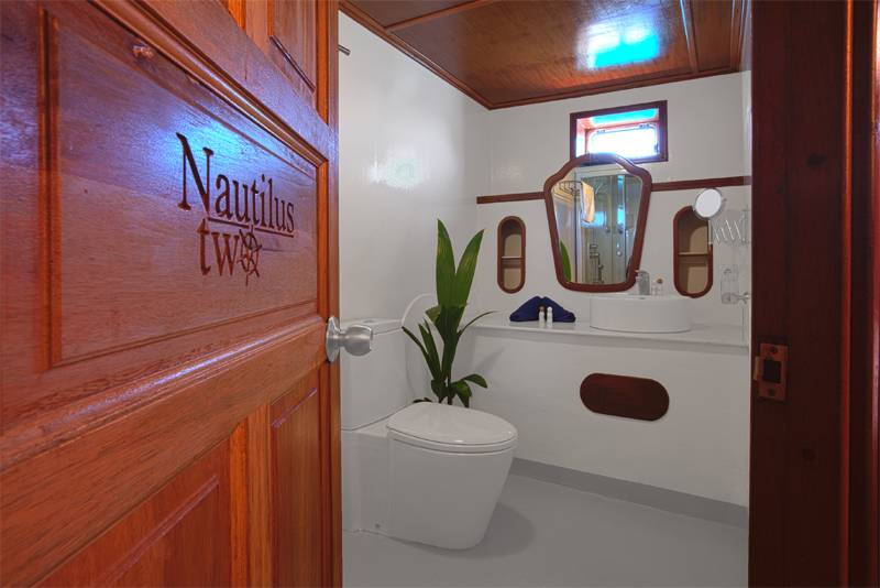 Tauchsafari Malediven | Nautilus Two Tauchschiff | Badezimmer