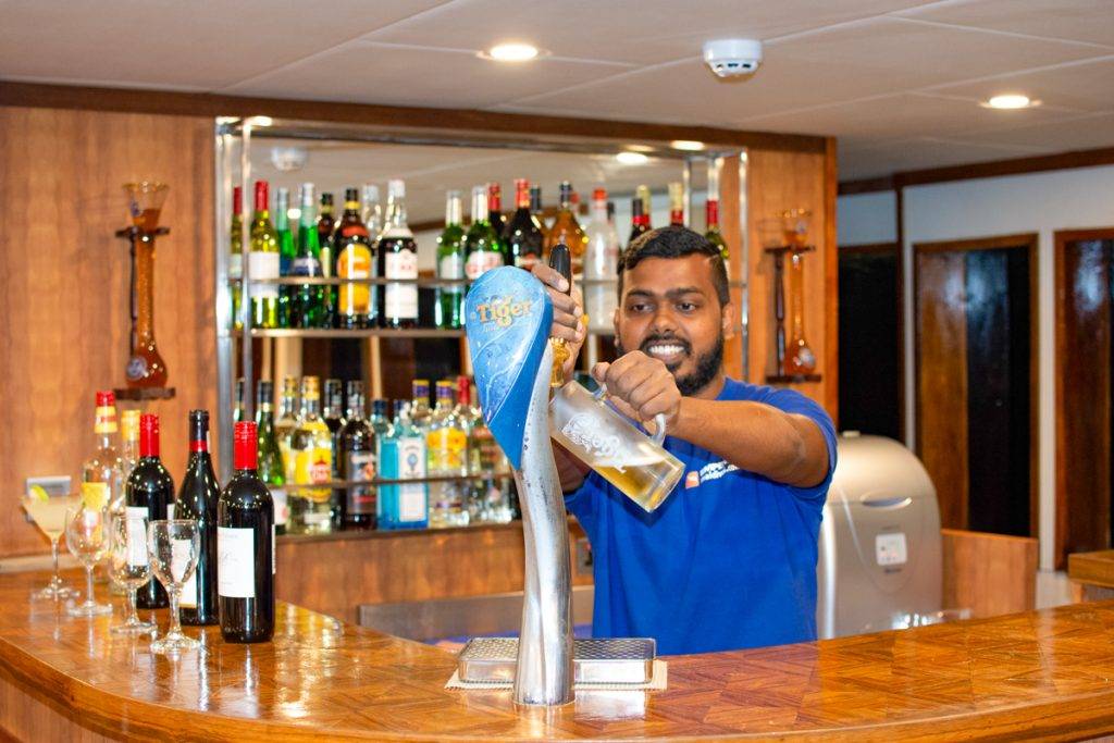 Tauchsafari Malediven Emperor Leo | Bar